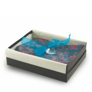 patterned-pashmina-in-black-presentation-box patterned-pashmina-in-black-presentation-box